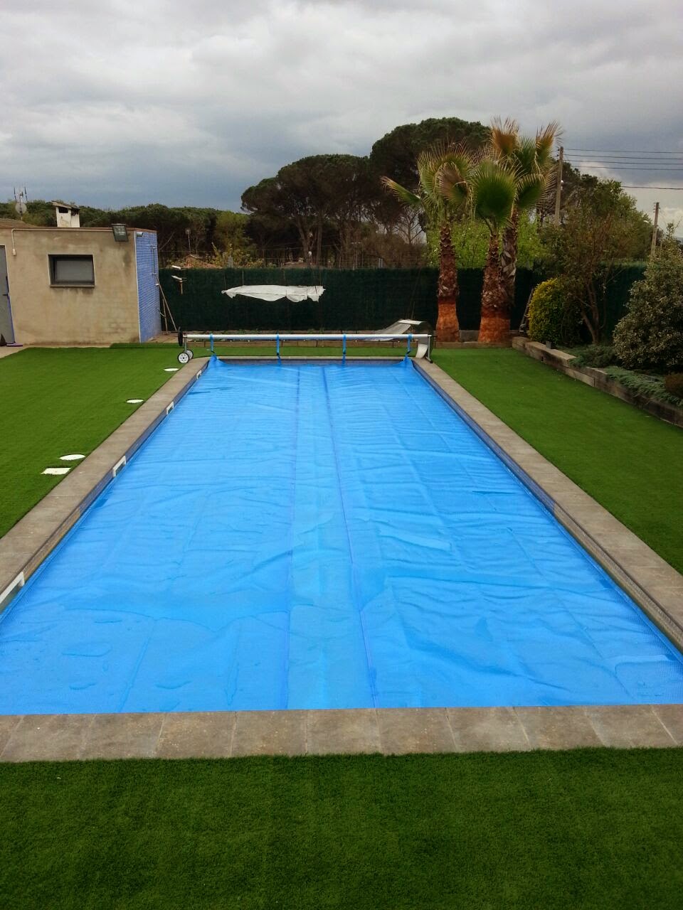 Instalación de cubierta para piscina